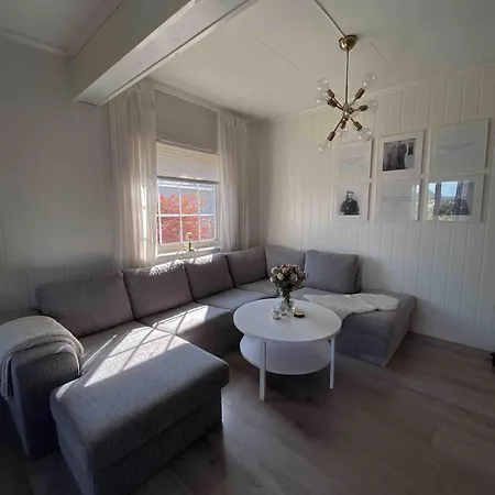 Charming 1920s House Semesterbostad *